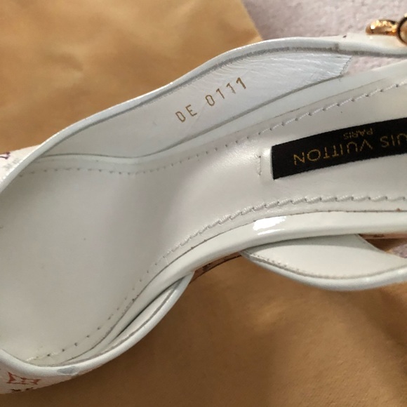 Louis Vuitton Santa Monica Sandal monogram canvas. Tried on for sizing. - Picture 6 of 10